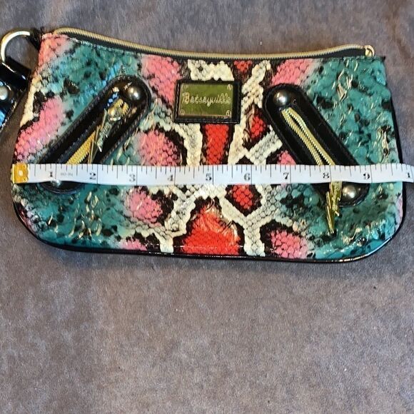 Betseyville wristlet *Sale* Bundle 2 purses for $60 - Picture 4 of 7